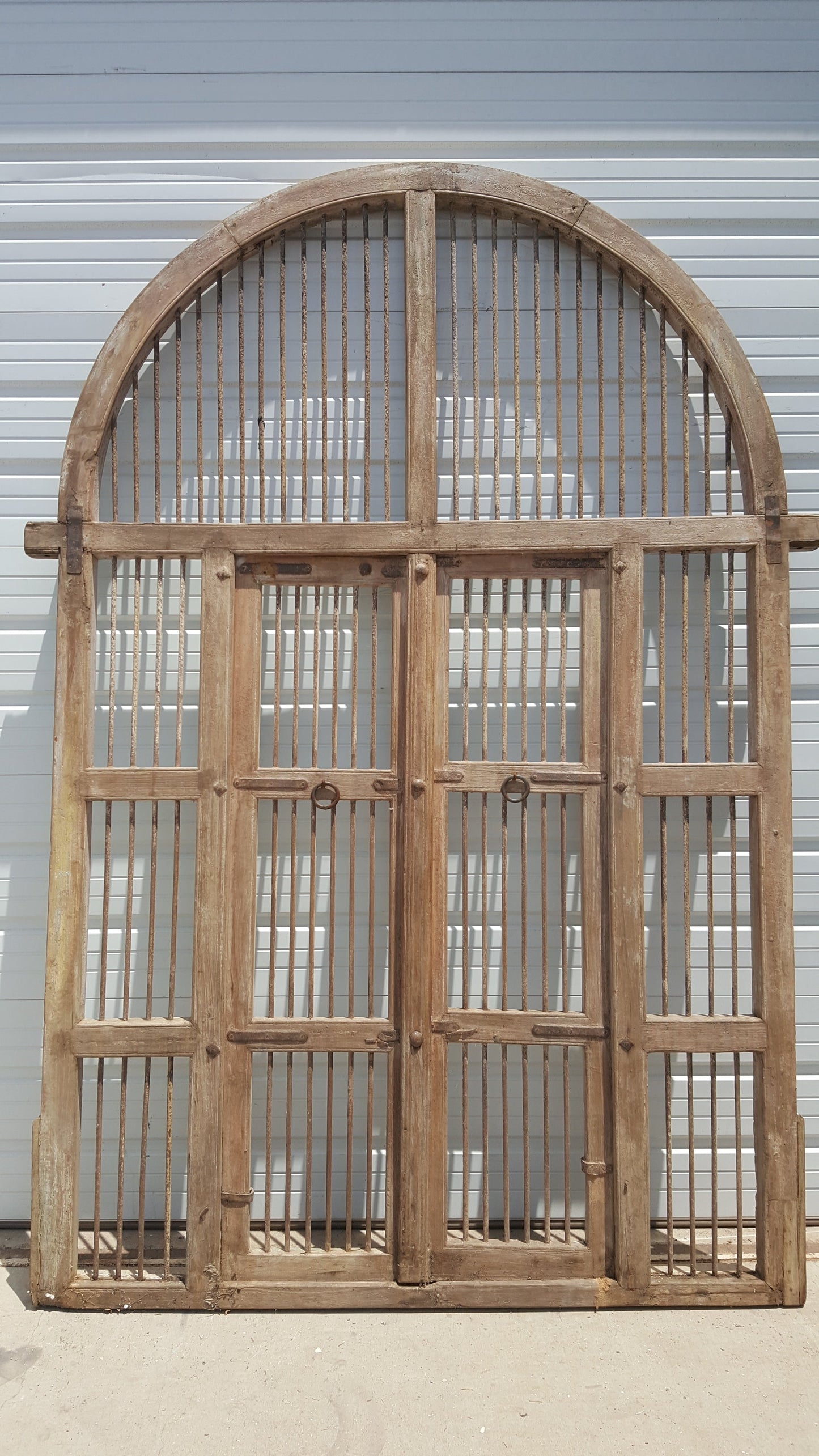 Spindled Gate with Half-Round Top