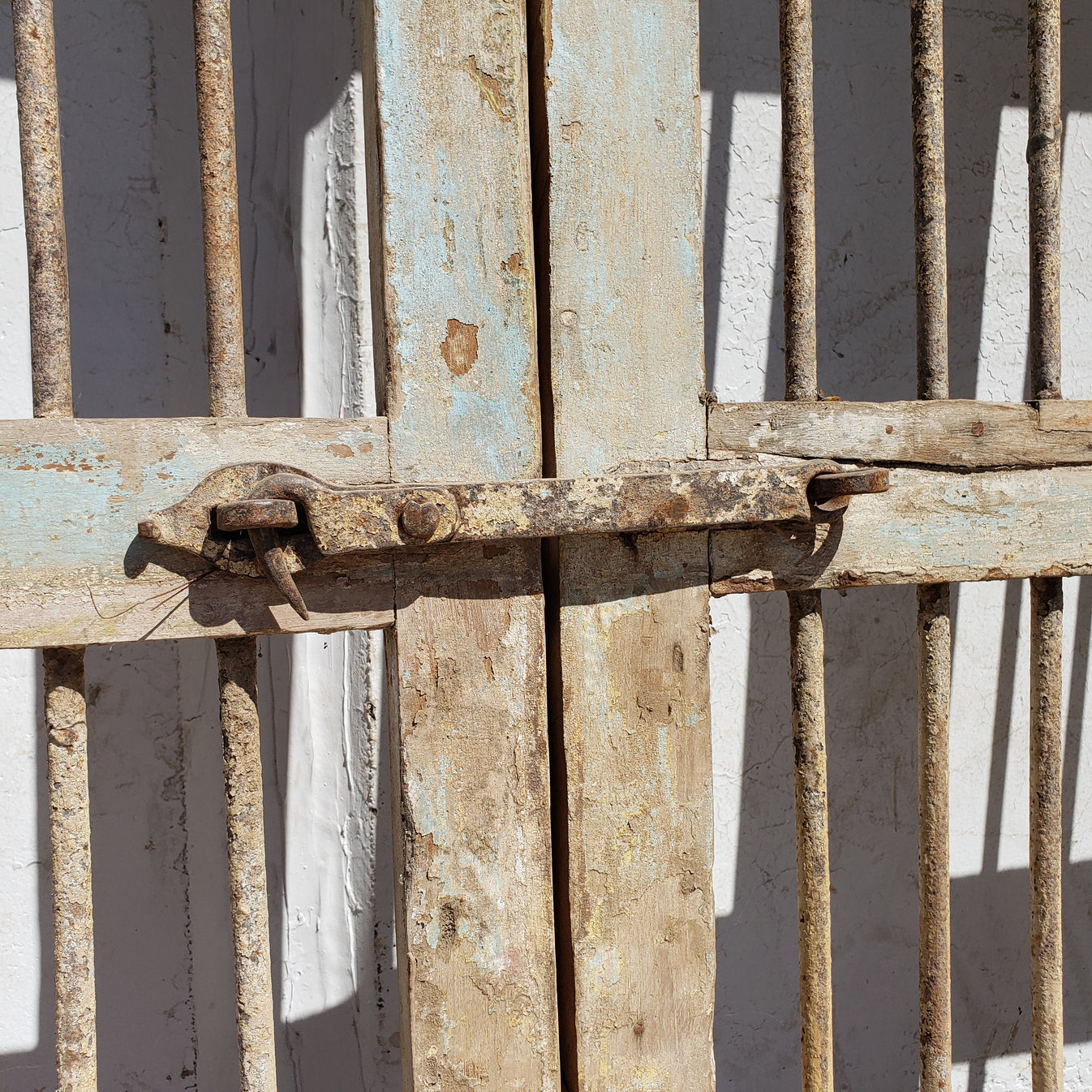 Spindled Gate with Half-Round Top