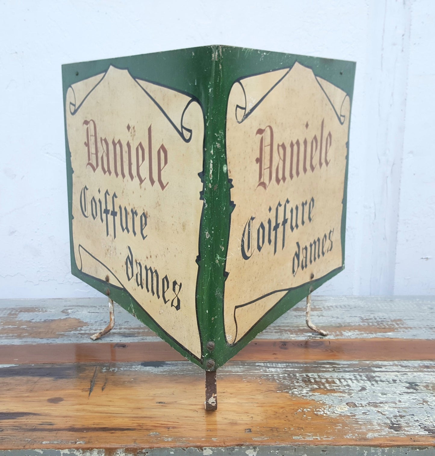 French  Daniele Coiffure Dames Sign