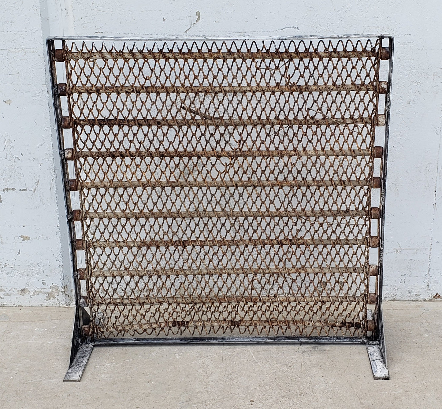 Industrial Repurposed Mesh Conveyor Belt Fireplace Screen