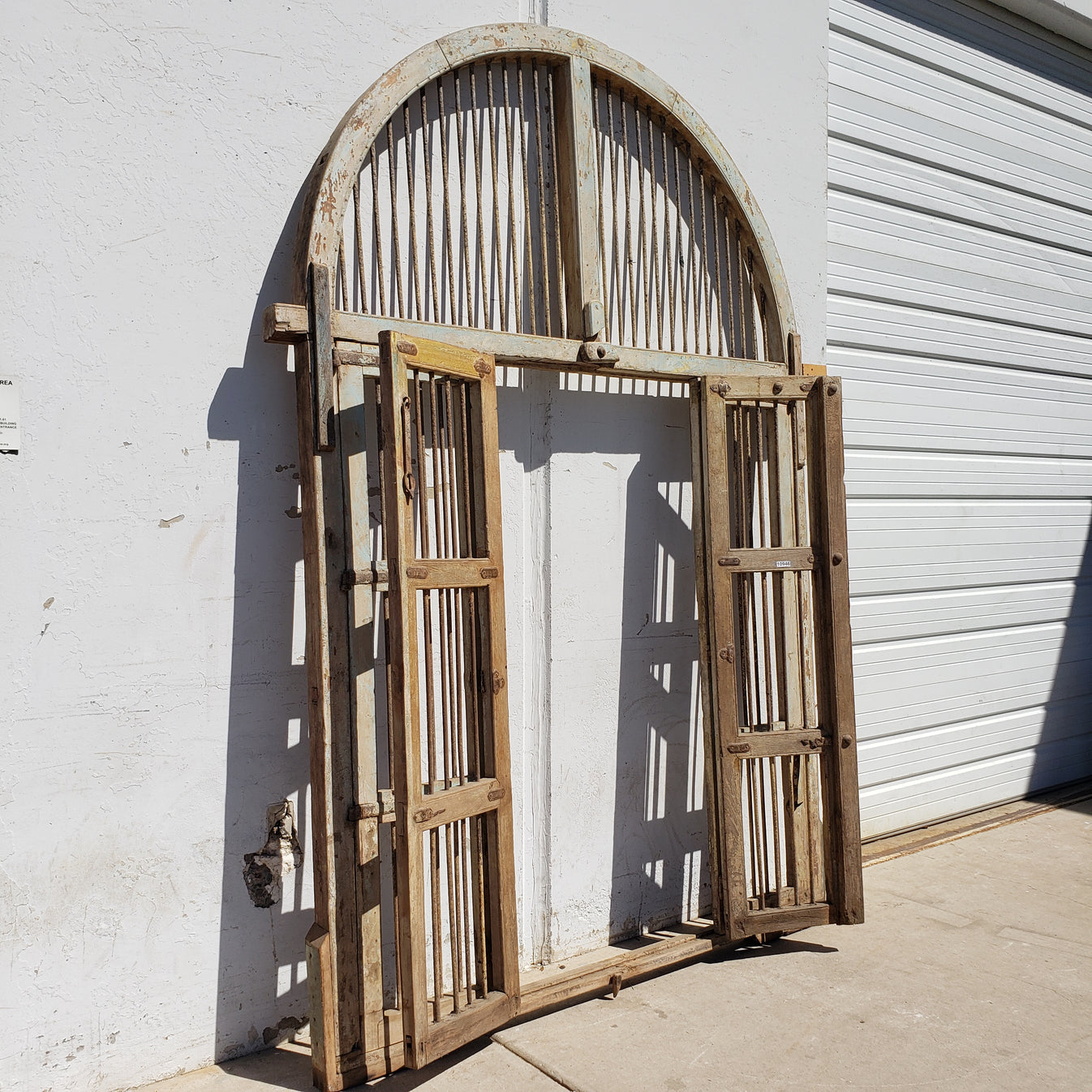 Spindled Gate with Half-Round Top