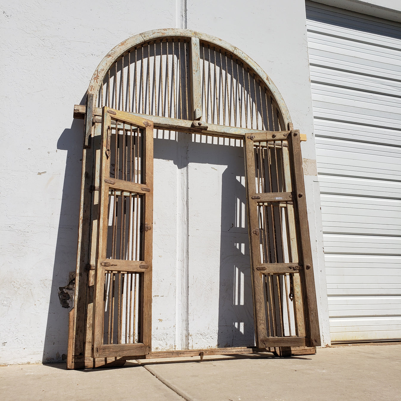 Spindled Gate with Half-Round Top